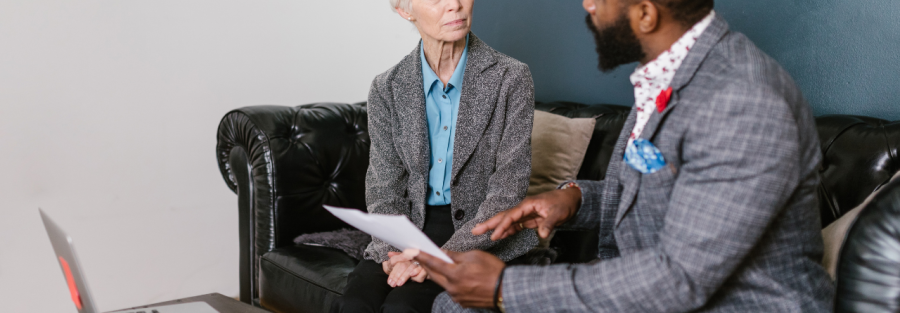 An Advicor withan elderly woman