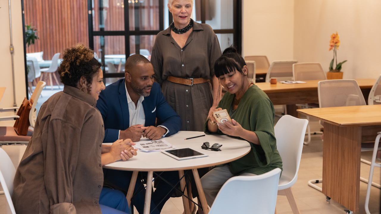 An advisor having a meeting